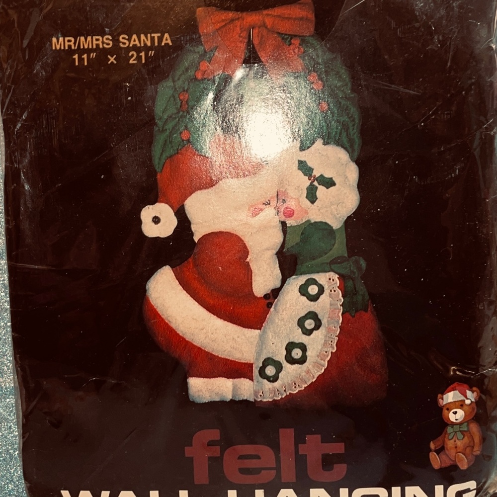 Titan Needlecraft Felt Wall Hanging-Mr/Mrs Santa